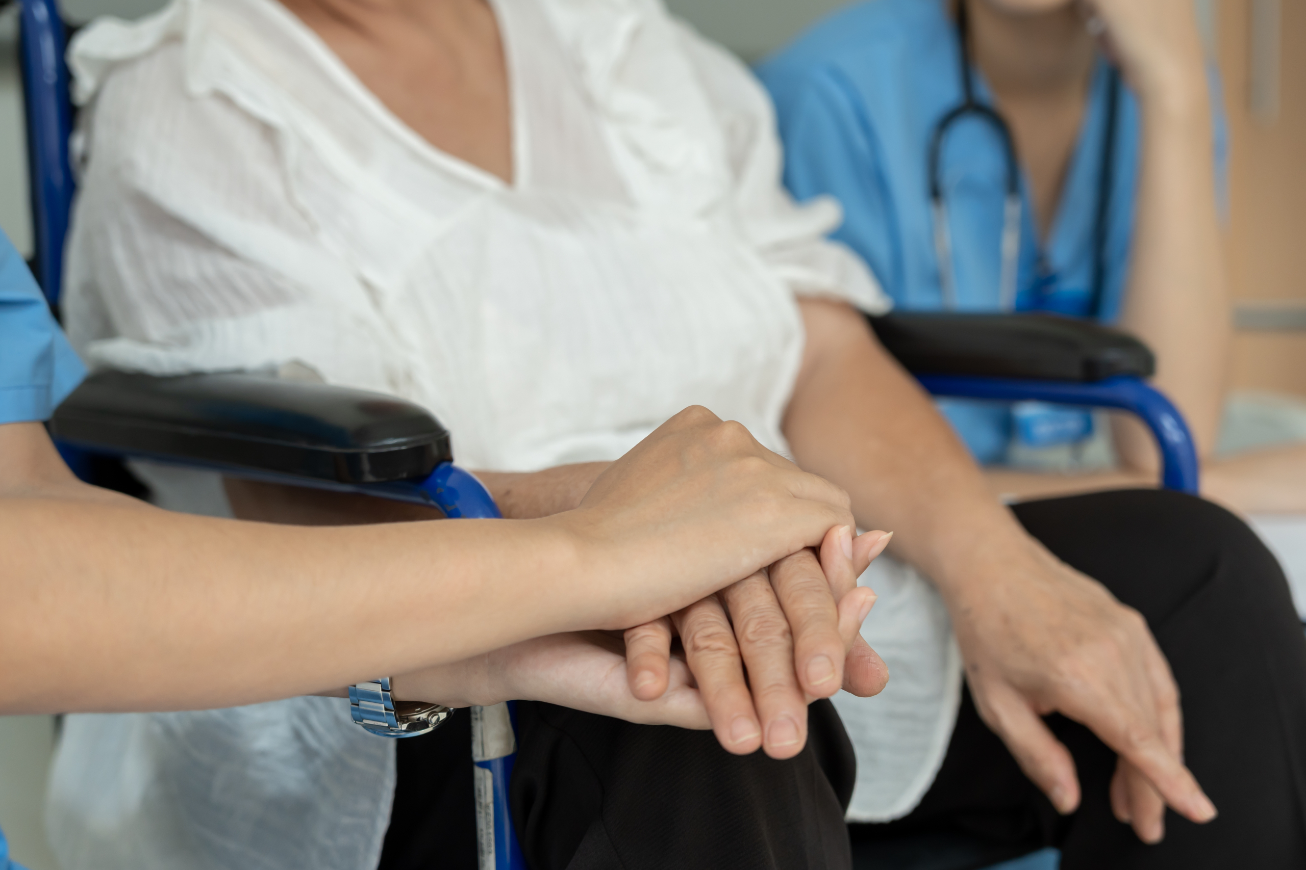 a care woman providing specialist dementia techniques